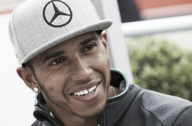 Lewis Hamilton: “Correr en casa en un incentivo, esperemos que la climatología acompañe”