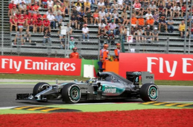 Gp d'Italia, Hamilton mostruoso. Secondo Vettel, Raikkonen sbaglia la partenza ed è quinto