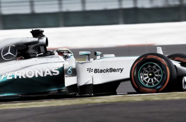 Lewis Hamilton saca el martillo