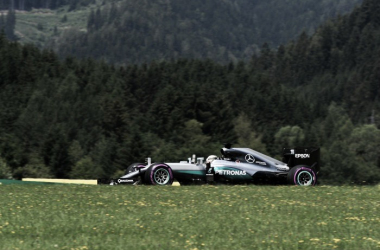 Austrian Grand Prix: Hamilton masters mixed conditions to grab Austria pole