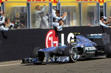 Trionfo di Hamilton in Ungheria - Vettel allunga, Ferrari in crisi