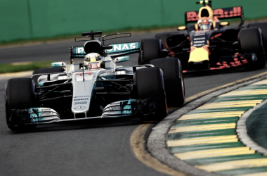 F1, GP Australia - Le qualifiche: Hamilton in pole, ma Vettel c'è