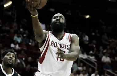 Harden guía a los Rockets a una cómoda victoria