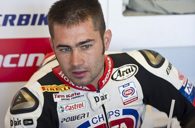 Leon Haslam: &quot;Tengo tres o cuatro opciones de cara a 2015&quot;