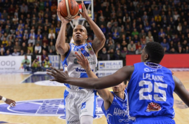Lega Basket - Sassari inanella la seconda vittoria consecutiva contro Brindisi (90-66)