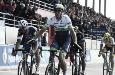 Paris-Roubaix: Hayman wins in chaotic race