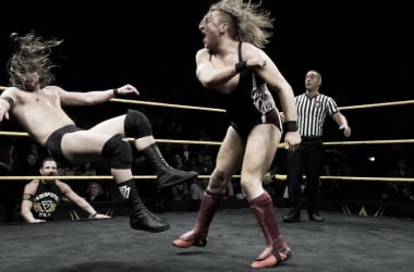 Dunne y Cole le roban el protagonismo al &#039;main event&#039;