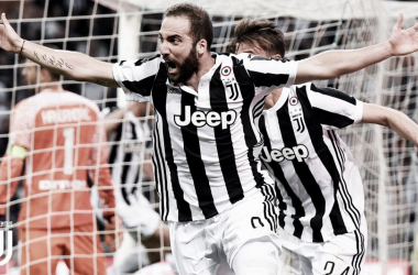 Juventus, Gonzalo Higuain e Daniele Rugani ai saluti: Sarri attende i suoi pupilli