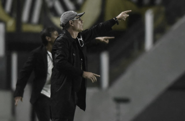 Ariel Holan assume culpa por derrota do Santos na estreia da Libertadores