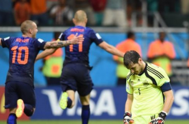 Netherlands 5-1 Spain: Spanish crown slipping as Dutch dominate