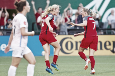 Portland Thorns FC defeat the Houston Dash 3-1 to end Week 16