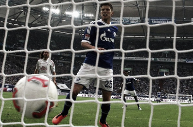 Huntelaar regresa para afianzar al Schalke 04 en zona Champions