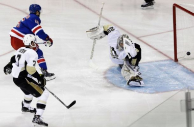 New York Rangers Beat The Pittsburgh Penguins 2-1 To Take Series Lead