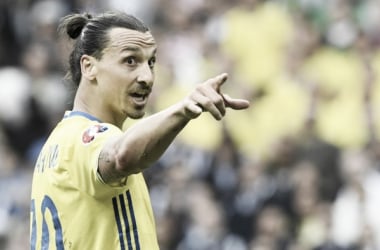 Ibrahimovic aparece para frenar a Irlanda