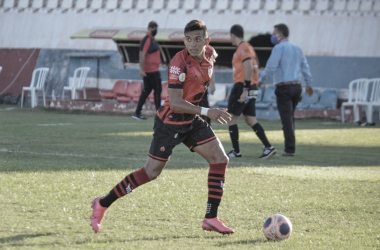 Ainda sem sofrer gols, Igor Cariús celebra momento do Atlético-GO