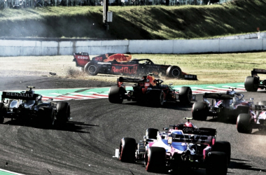 Por incidente na curva 2, Verstappen chama Leclerc de irresponsável no GP do Japão