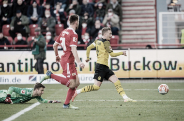 Borussia Dortmund vence Union Berlin e diminui distância para Bayern de Munique