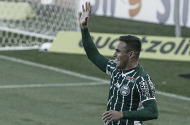 Coritiba vira sobre Bragantino e vence primeira no Brasileirão