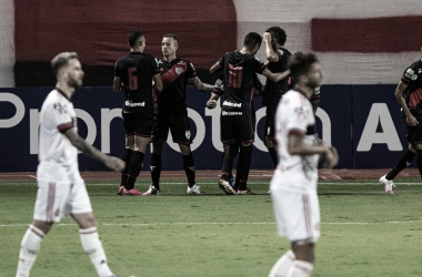 Domènec muda drasticamente tática do Flamengo e Atlético-GO atropela em sua estreia