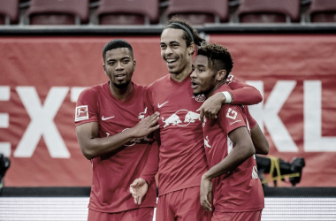 RB Leipzig vence bem fora de casa Augsburg e lidera Bundesliga