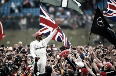 Após vitória, Lewis Hamilton agradece a toda equipe: "Até quem trabalha na fábrica"