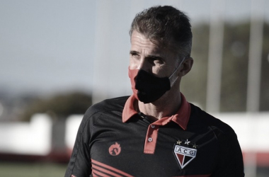 Mancini exalta necessidade de ajustes no Atlético-GO e vê vitória no RJ como ‘importantíssima’