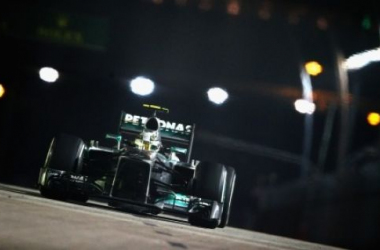 Singapore, qualifiche: Hamilton beffa Rosberg per 7 millesimi