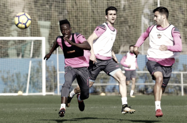 Suave sesión de entrenamiento del Levante antes del encuentro ante el Espanyol