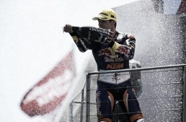 Português Miguel Oliveira vence dramática corrida da Moto3 na Austrália