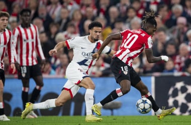 Nico Williams, controlando el balón ante la defensa del PSG. | Foto: Athletic Club.