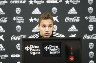Rodrigo: "A partir de ahora ya soy jugador del Valencia"