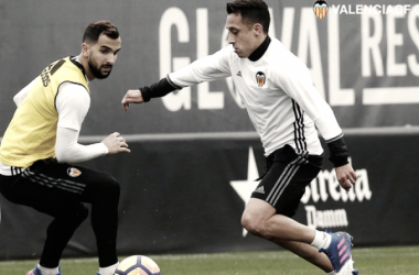 Fabián Orellana ya entrena como jugador del Valencia