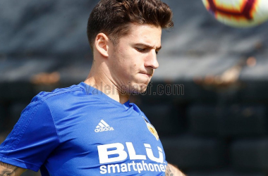 Santi Mina vuelve al grupo un mes después de haber caído lesionado en Villarreal