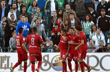 El Mallorca vence al Betis en un partido polémico