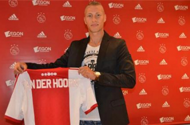 Van der Hoorn refuerza la defensa del Ajax