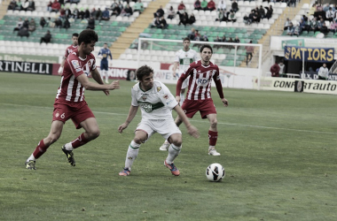 El Elche empata a cero pero acaricia el ascenso como campeón