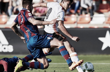 Mestalla y Atlético Levante se reparten el derbi