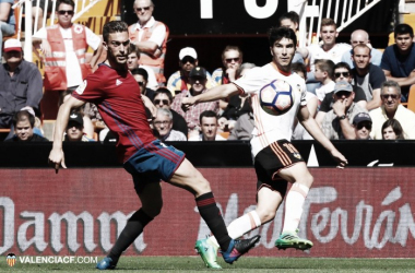 El Valencia golea a Osasuna y salva el orgullo