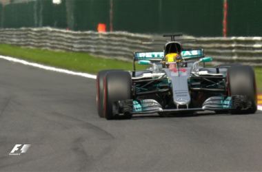 F1, Gp del Belgio - Hamilton pole da record, eguagliato Schumi. Vettel 2°, Kimi 4°