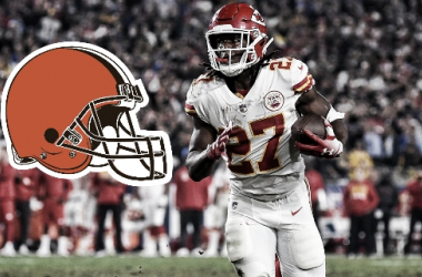 Kareem Hunt, nuevo corredor de los Browns