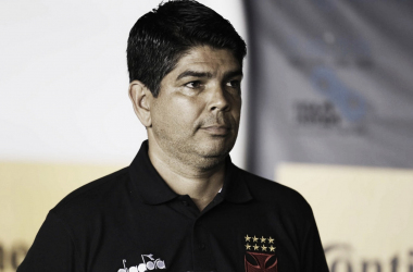 Valadares lamenta jogo vascaíno e elogia equipe do Athletico: "Uma das melhores"