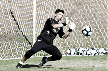 Suárez no gol? Em treino às vésperas da estreia, atacante uruguaio brincou de goleiro