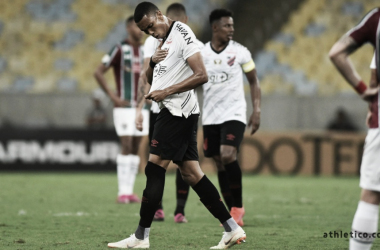 De virada, Athletico-PR vence Fluminense no Maracanã
