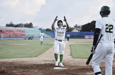 Toros
cornea a los Vaqueros y empata la serie