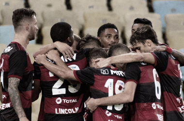No sufoco, Flamengo derrota Portuguesa de virada com gols na reta final