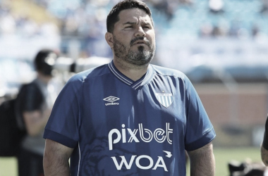 Sem vencer há nove jogos, Avaí anuncia demissão de Eduardo Barroca