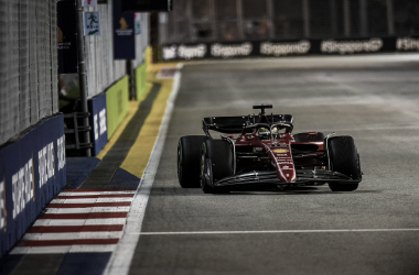 Leclerc transitando con su Ferrari | Foto: Fórmula 1