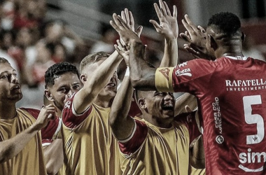 Com direito a goleada,  Vila Nova vence Londrina e segue com sonho  pelo acesso vivo