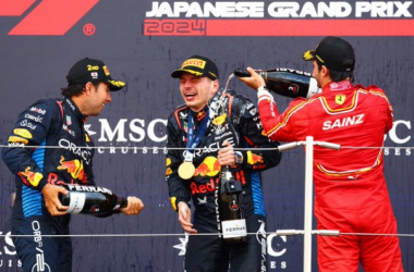 Verstappen, Checo y Sainz celebrando en el podio. Fuente: Red Bull Racing.