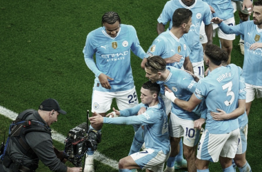 Phil Foden haciendo celebrando uno de los tres tantos hoy ante el Villa delante de la cámara / Manchester City